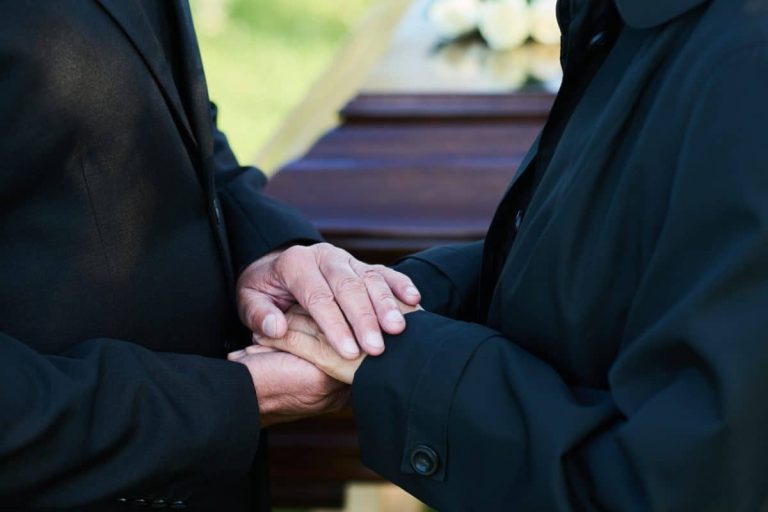 Démarches à suivre après le décès d'un proche en famille