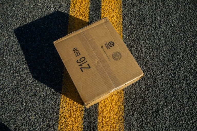 Boîtes en carton de différentes tailles pour expédition