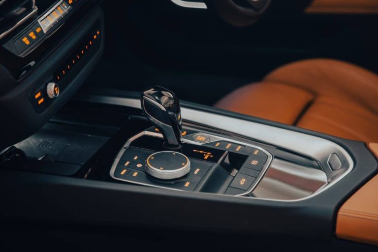Moteur Peugeot d'occasion prêt à être installé dans un véhicule