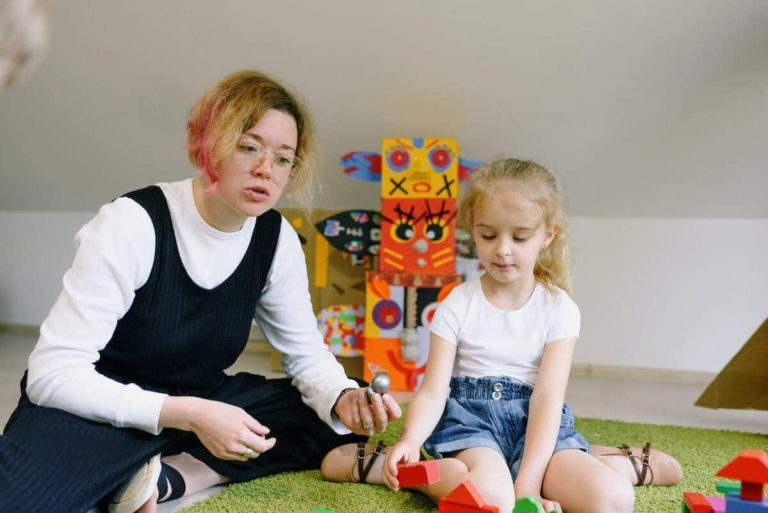 Gestionnaires de crèches favorisant la communication et l'épanouissement des enfants
