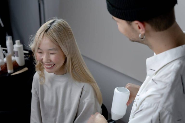 Cheveux brillants et sains grâce à des soins naturels