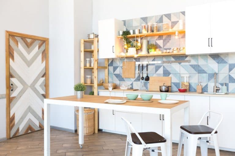 Intérieur alliant style scandinave et industriel harmonieux