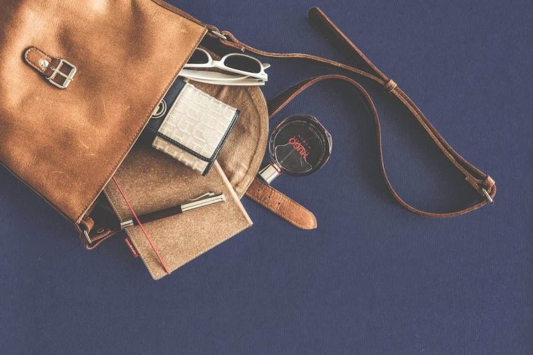 sac personnalisé avec des motifs artistiques uniques et colorés