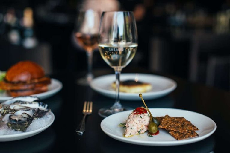 Accords mets-vins pour sublimer un repas savoureux