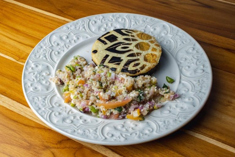 Accords savoureux entre vins et couscous pour une expérience culinaire unique