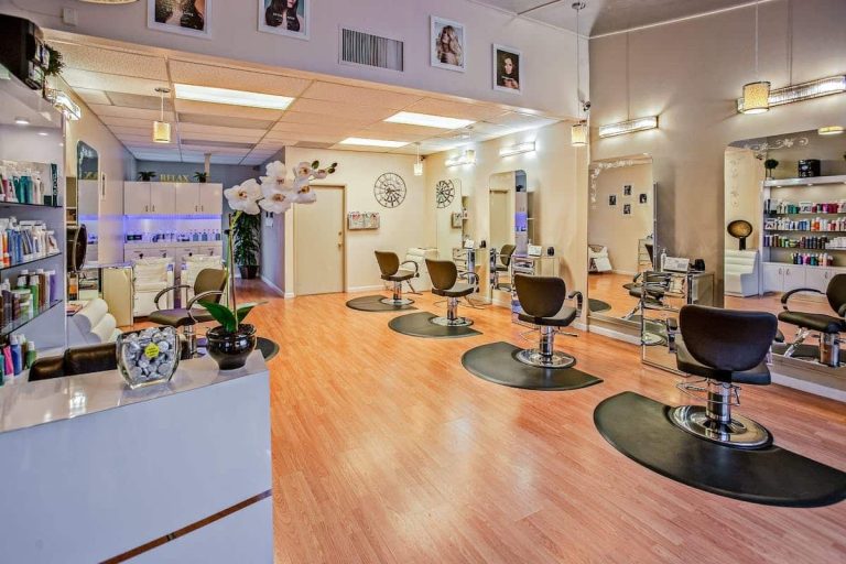 Tendances capillaires modernes dans un salon de coiffure à Eysines