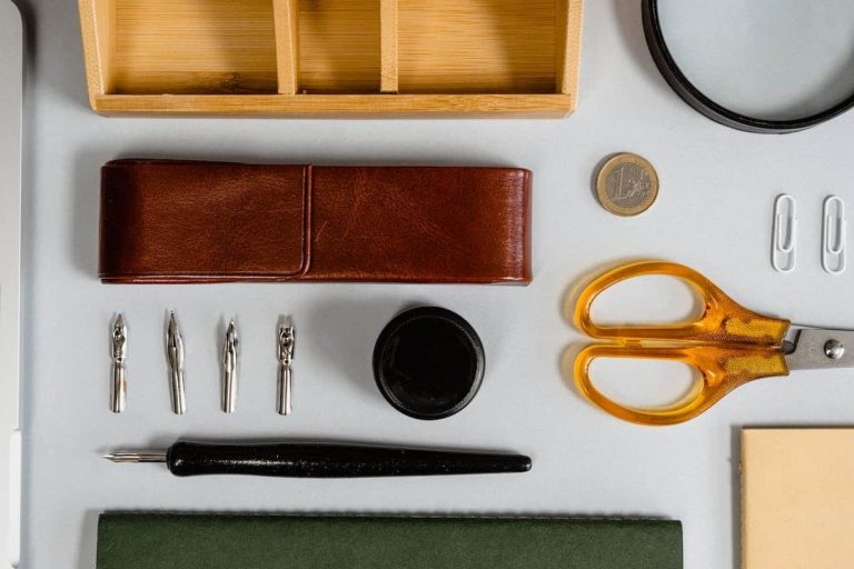 stylo bille personnalisé avec des motifs colorés et créatifs