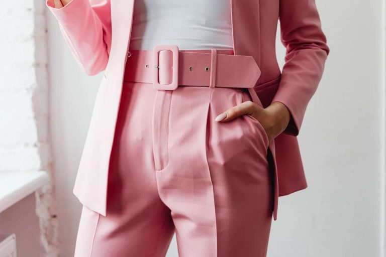 Pantalons tendance pour femme avec différentes coupes et styles automnaux