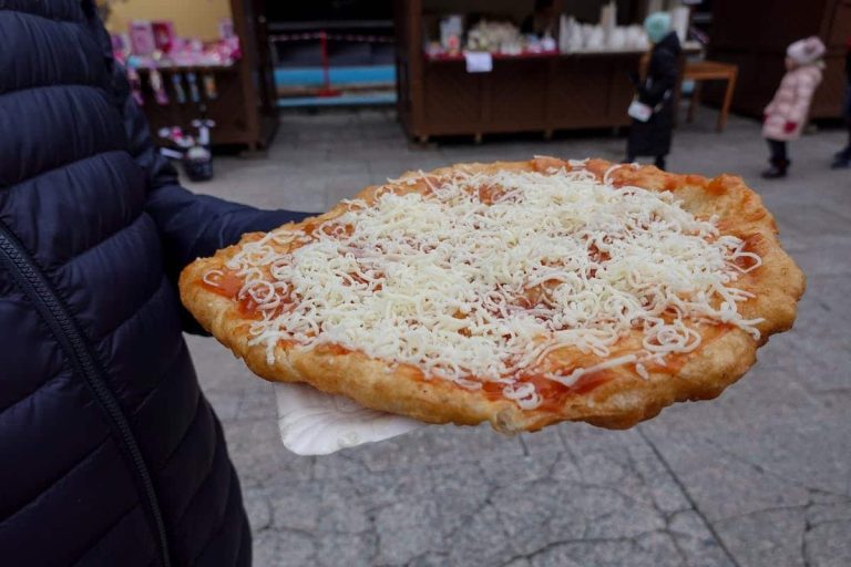 Cuisson parfaite d'une pizza surgelée dans un four traditionnel