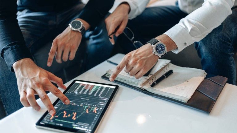 Options Call et Put en trading avec stratégies et risques associés