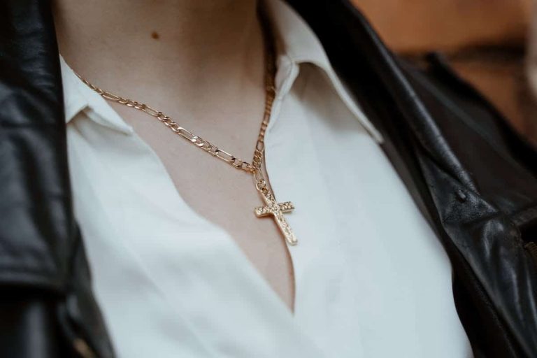 Chaîne en or et en argent pour le baptême d'un bébé