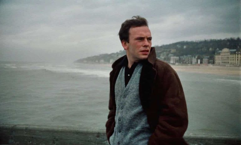 Portrait d'un acteur français célèbre ayant marqué le cinéma