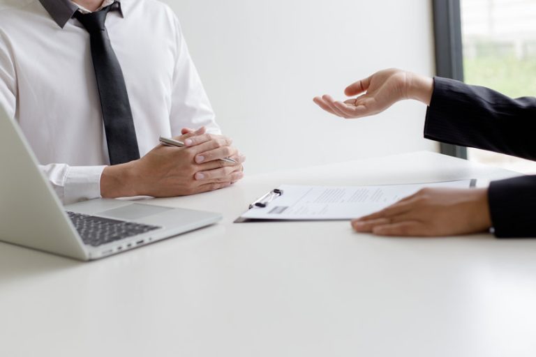 Contrats courts en entreprise et leurs enjeux principaux