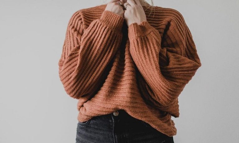 Comment raccourcir un pull avec une ceinture
