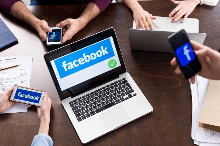 Comment savoir avec qui il parle sur Messenger