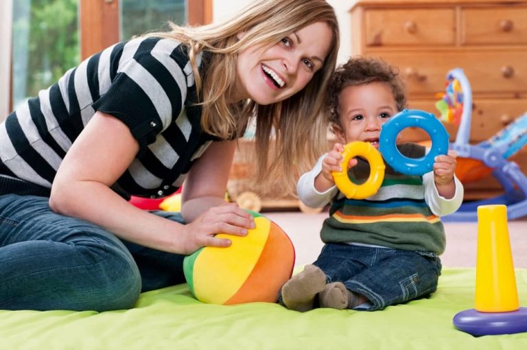 Conseils pour choisir un baby-sitter pour votre enfant