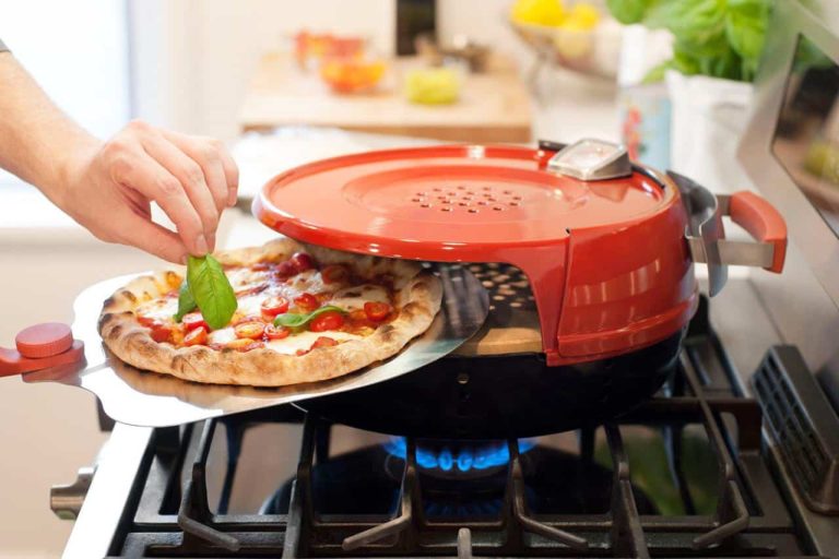 Four à pizza clipsable sur une poêle pour cuisson optimale