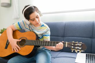 Comment choisir un instrument de musique en ligne pour un enfant ?
