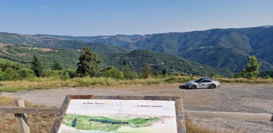 Un rallye automobile au cœur des Cévennes, entre passion et paysages naturels rallye cevennes premdrive