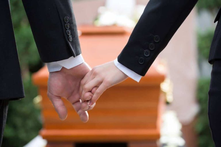 Services funéraires accompagnant les familles dans l'organisation des obsèques