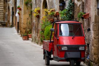 Voiture sans permis : quelles pièces remplacer en priorité pour prolonger sa durée de vie ?