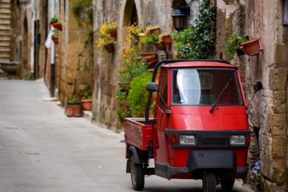 Voiture sans permis : quelles pièces remplacer en priorité pour prolonger sa durée de vie ?